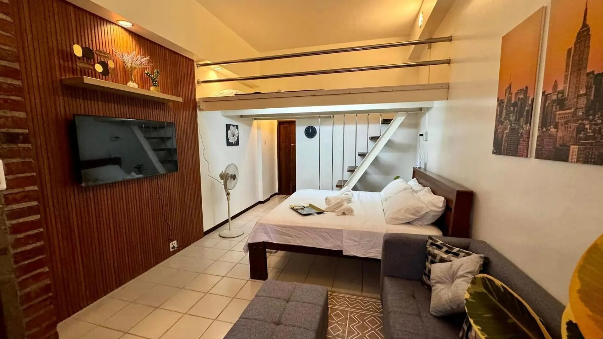 Cozy Pod Staycation Olongapo Bed & Breakfast